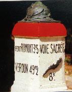 Une borne de la Voie Sacr&eacute;e